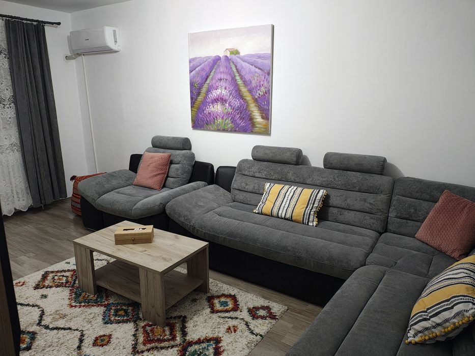 Apartament 4 camere cu balcon si pivnita zona Vasile Aaron