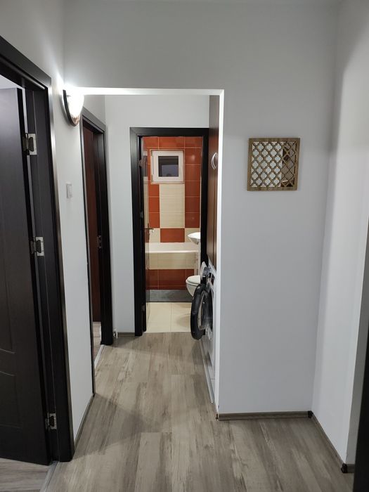 Apartament 4 camere cu balcon si pivnita zona Vasile Aaron