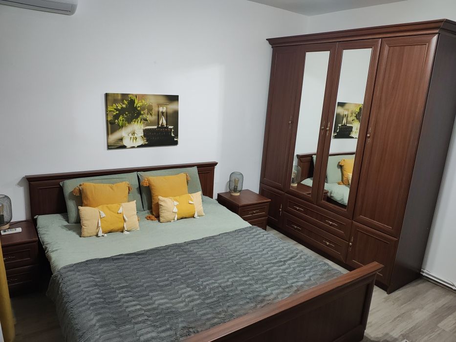 Apartament 4 camere cu balcon si pivnita zona Vasile Aaron