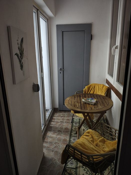 Apartament 4 camere cu balcon si pivnita zona Vasile Aaron