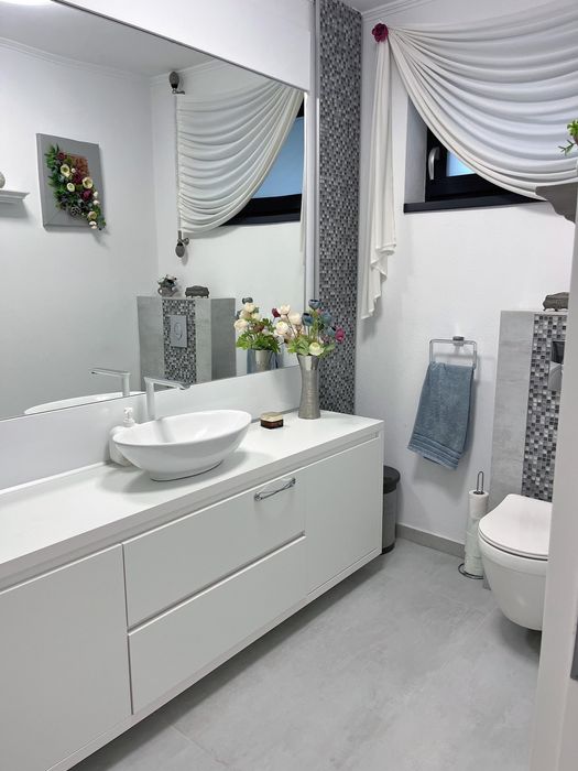 Casa mobilata cu 4 camere 2 bai 2 parcari si curte in Selimbar