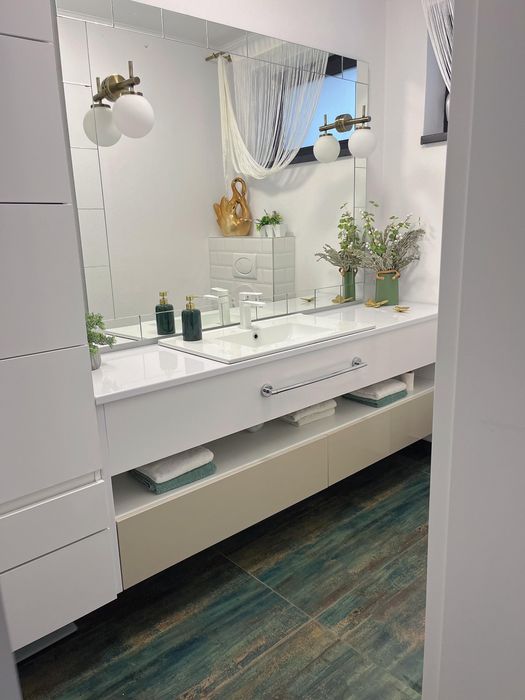 Casa mobilata cu 4 camere 2 bai 2 parcari si curte in Selimbar