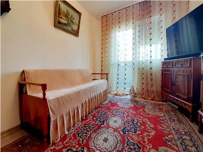 Apartament decomandat cu 4 camere 2 bai si balcon pe Bd Mihai Viteazu