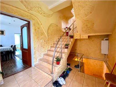 Casa cu 4 camere 2 bai si teren 570 mp in Cartierul Terezian