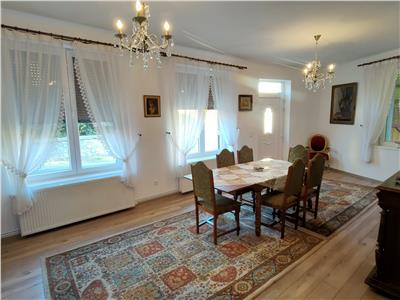 Casa cocheta cu 4 camere si 1000 mp teren in Sadu