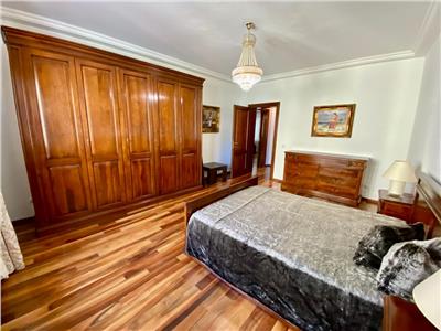 Apartament in stil clasic ultracentral etaj 1 cu 3 camere