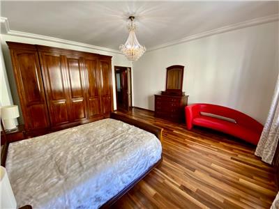 Apartament in stil clasic ultracentral etaj 1 cu 3 camere