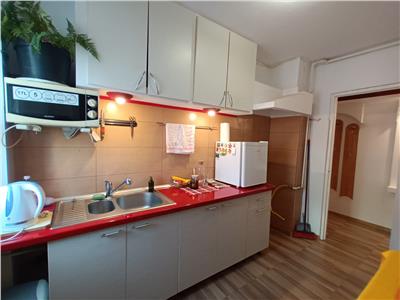 Apartament cu 3 camere balcon si pivnita zona Mihai Viteazu