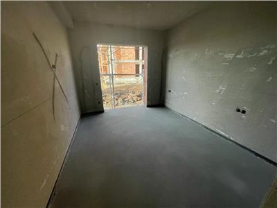 Apartament la CHEIE cu 3 camere si balcon de 13 mp pe Doamna Stanca