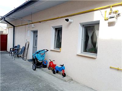 Apartament la casa 3 camere cu curte in zona Lazaret