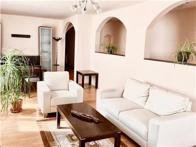 Apartament la casa 3 camere cu terasa si gradina in Strand