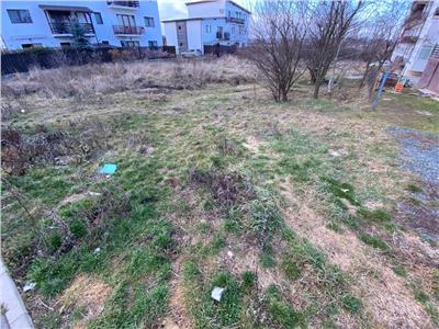 Teren intravilan de 1300 mp cu utilitati la strada in zona Strand