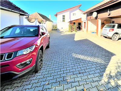 Apartament la casa cu 3 camere 3 bai si teren 2100 mp in Gusterita