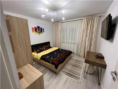 Apartament recent renovat cu 3 camere si 2 bai zona Mihai Viteazu