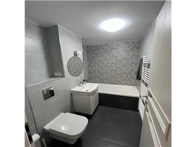 Apartament recent renovat cu 3 camere si 2 bai zona Mihai Viteazu