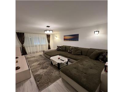 Apartament recent renovat cu 3 camere si 2 bai zona Mihai Viteazu