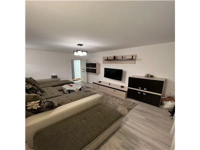 Apartament recent renovat cu 3 camere si 2 bai zona Mihai Viteazu