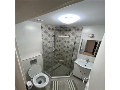 Apartament recent renovat cu 3 camere si 2 bai zona Mihai Viteazu