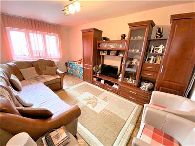 Apartament decomandat cu 3 camere si balcon in Vasile Aaron