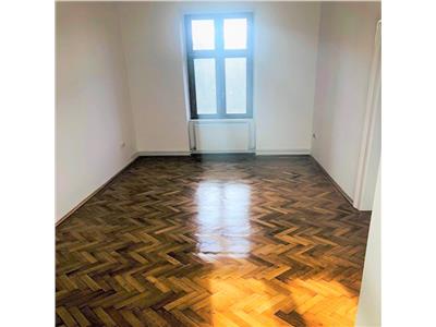 Spatii de 1-2 camere pretabile birouri pe Bulevardul Victoriei
