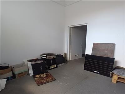Spatiu comercial cu vitrina la strada 86mp in Strand