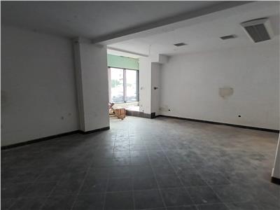 Spatiu comercial la strada cu 6 camere 230 mp zona Valea Aurie