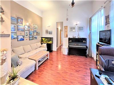 Apartament mobilat 3 camere balcon pivnita 2 parcari zona Ultracentrala