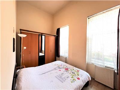 Apartament mobilat 3 camere balcon pivnita 2 parcari zona Ultracentrala