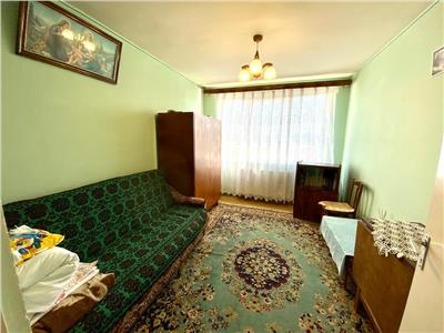 Apartament decomandat 3 camere si balcon pe Mihai Viteazu