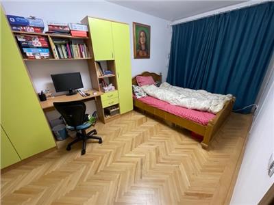 Apartament cu 3 camere 2 bai si balcon in Vasile Aaron
