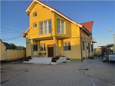 Vila 302 mp cu 9 camere 4 bai garaj si 700 mp teren in Bradu