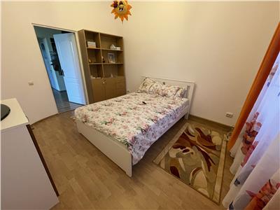 Vila 302 mp cu 9 camere 4 bai garaj si 700 mp teren in Bradu