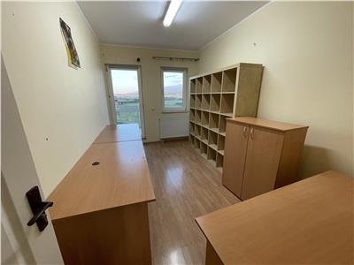 Vila 302 mp cu 9 camere 4 bai garaj si 700 mp teren in Bradu