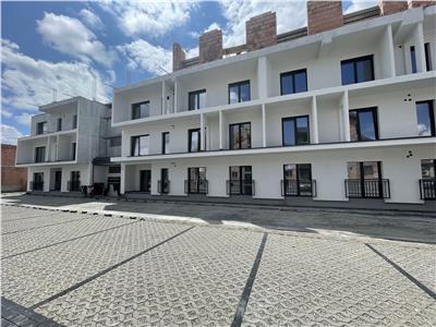 Apartament LA CHEIE 3 camere si balcon de 13 mp pe Doamna Stanca