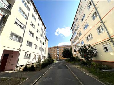 Apartament in exclusivitate 2 camere decomandat balcon pivnita zona Siretului