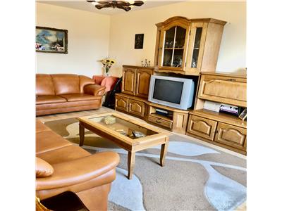 Apartament mobilat 3 camere si balcon in zona Vasile Aaron
