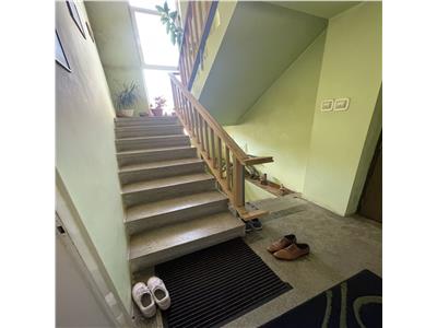 Casa cu 9 camere 3 bai 994 mp teren Parcul Sub Arini