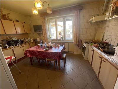 Casa cu 9 camere 3 bai 994 mp teren Parcul Sub Arini