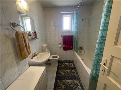 Casa cu 9 camere 3 bai 994 mp teren Parcul Sub Arini