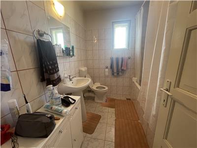 Casa cu 9 camere 3 bai 994 mp teren Parcul Sub Arini
