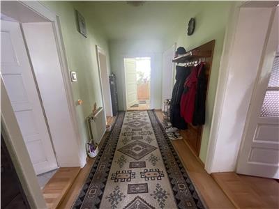 Casa cu 9 camere 3 bai 994 mp teren Parcul Sub Arini