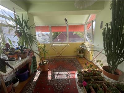 Casa cu 9 camere 3 bai 994 mp teren Parcul Sub Arini
