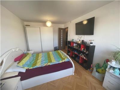 Apartament decomandat cu 3 camere 2 bai si balcon in Vasile Aaron