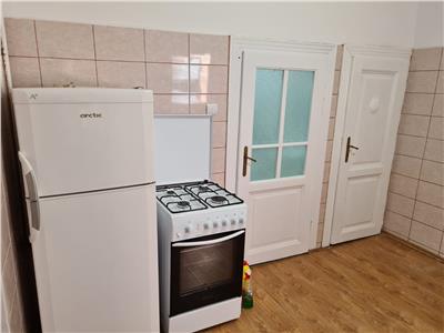 Apartament cu 2 camere la strada in zona Ultracentrala