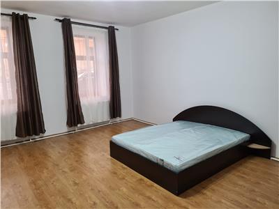 Apartament cu 2 camere la strada in zona Ultracentrala