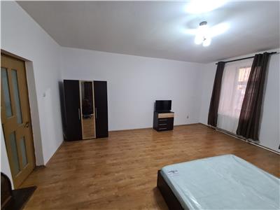 Apartament cu 2 camere la strada in zona Ultracentrala