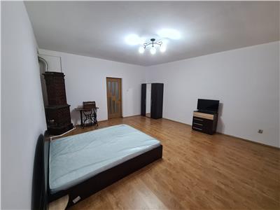 Apartament cu 2 camere la strada in zona Ultracentrala