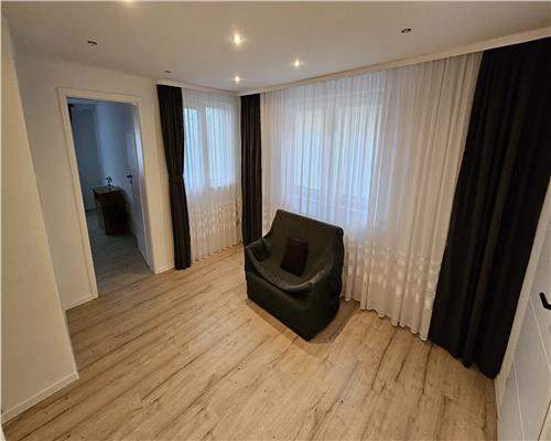 Casa cu 5 camere 2 bai garaj si 460 mp teren in Turnisor