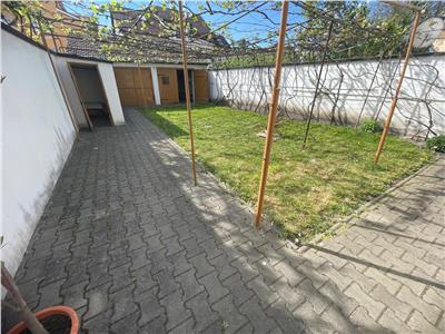 Casa cu 3 camere garaj si pivnita 403 mp teren in Piata Cluj