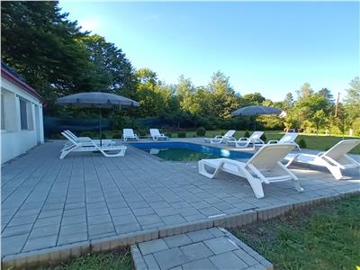 Cabana cu 7 camere piscina si 2300 mp teren pe Valea Avrigului